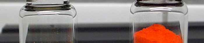 Mercury Iodid (Foto von W. Oelen CC-BY-SA-3.0)