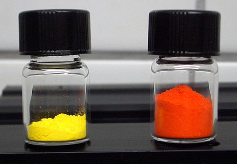 Mercury Iodid (Foto von W. Oelen CC-BY-SA-3.0)