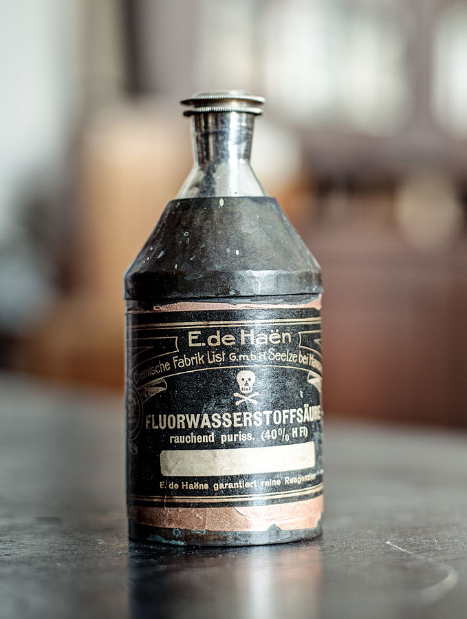 Flusssäure (Foto Christian Schröder CC-BY-SA 3.0)